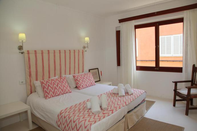 Imagen general del Hotel Ca Sa Padrina De Interior. Foto 5