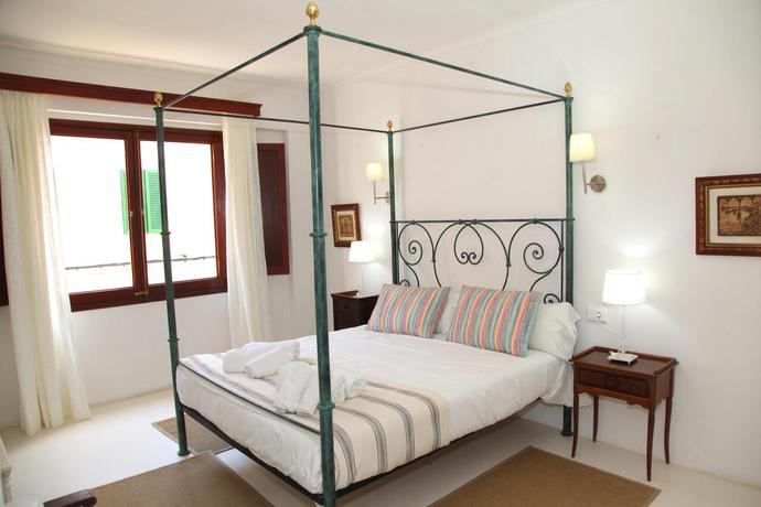 Imagen general del Hotel Ca Sa Padrina De Interior. Foto 7