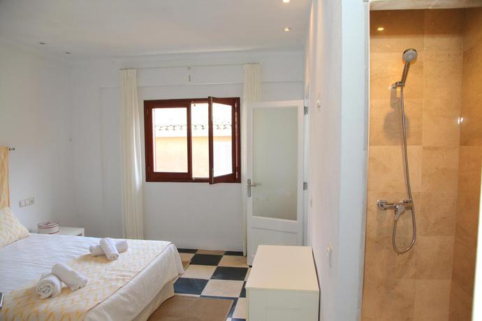 Imagen general del Hotel Ca Sa Padrina De Interior. Foto 10