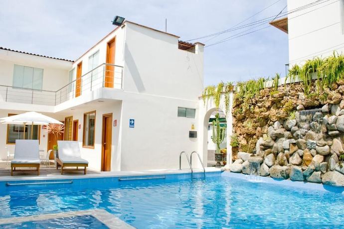 Imagen de la piscina del Hotel Caballito De Totora. Foto 20