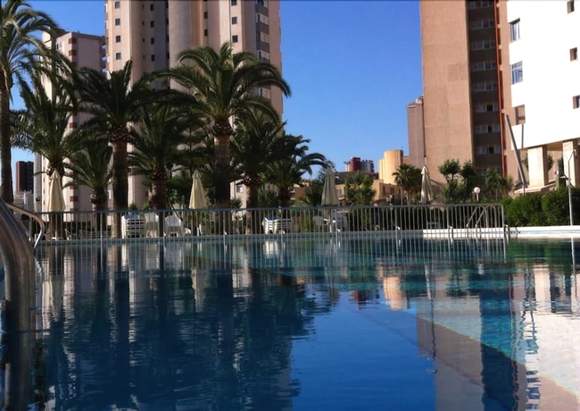 Imagen de la piscina del Hotel Caballo De Oro. Foto 15