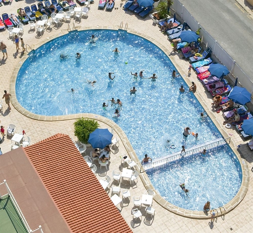 Imagen de la piscina del Hotel Cabana. Foto 4