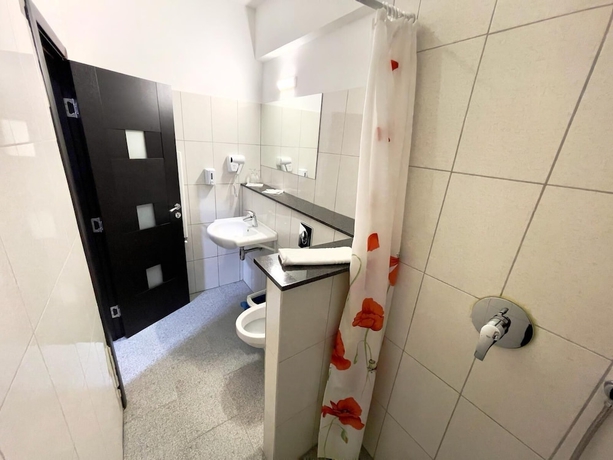 Imagen de la habitación del Hotel Cabana Sura Getilor Arinis. Foto 12