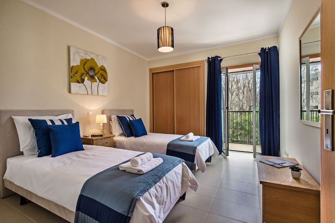 Imagen de la habitación del Hotel Cabanas Beach Club by MarsAlgarve. Foto 17