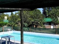 Imagen de la piscina del Hotel Cabanas Huerta Grande. Foto 4
