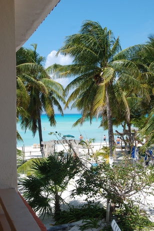 Imagen de los exteriores del Hotel Cabanas Maria Del Mar. Foto 10