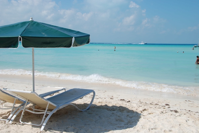 Imagen de los exteriores del Hotel Cabanas Maria Del Mar. Foto 13