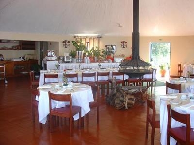 Imagen del bar/restaurante del Hotel Cabanas Sao Jorge. Foto 2