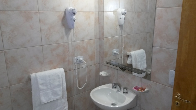 Imagen de la habitación del Hotel Cabanas Valle del Pirque. Foto 18