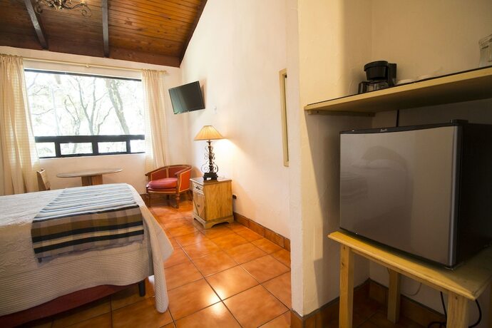 Imagen de la habitación del Hotel Caba&ntilde;a Suiza. Foto 18