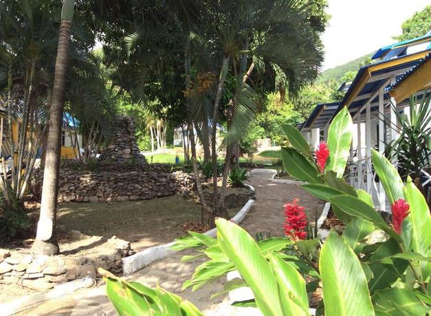 Imagen de los exteriores del Hotel Caba&ntilde;as Agua Dulce. Foto 9