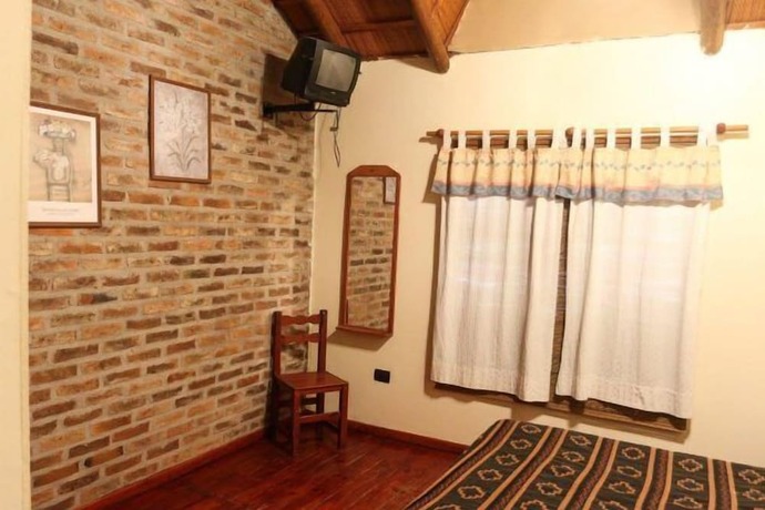 Imagen de la habitación del Hotel Caba&ntilde;as Altos de Artalaz. Foto 17