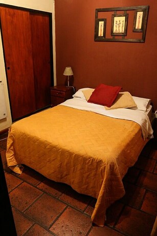 Imagen de la habitación del Hotel Caba&ntilde;as Altos de Artalaz. Foto 20
