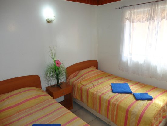 Imagen de la habitación del Hotel Caba&ntilde;as Anakena. Foto 3