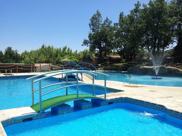 Imagen general del Hotel Caba&ntilde;as Bungalows Camping La Vera. Foto 3