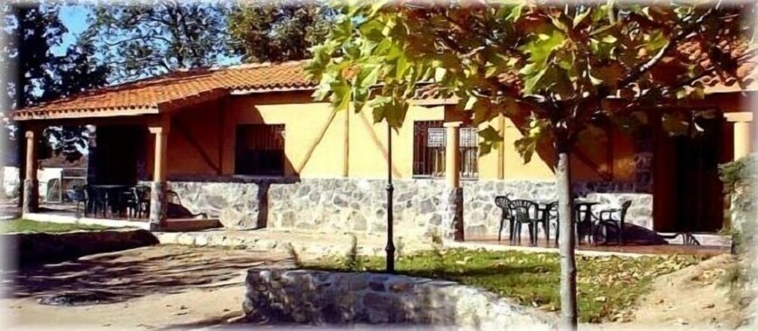 Imagen de la habitación del Hotel Caba&ntilde;as Bungalows Camping La Vera. Foto 11