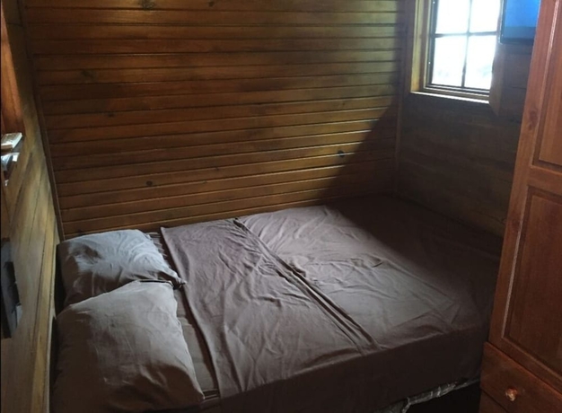 Imagen de la habitación del Hotel Caba&ntilde;as Colindas. Foto 9