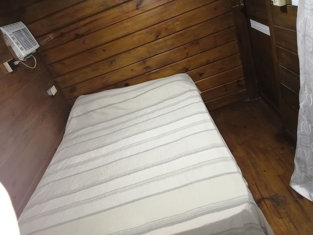 Imagen de la habitación del Hotel Caba&ntilde;as Colindas. Foto 10