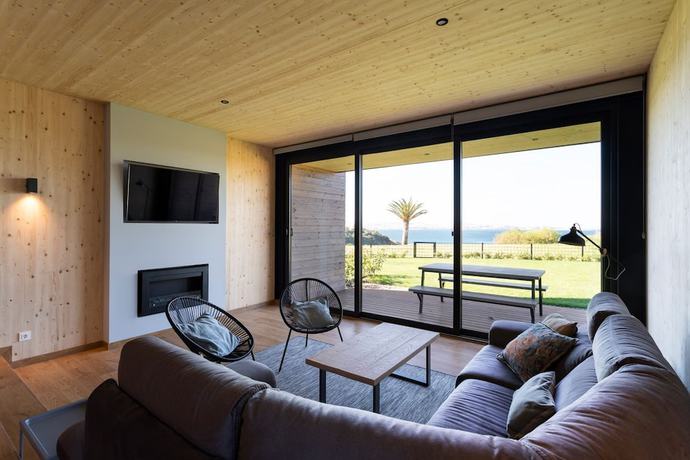 Imagen de la habitación del Hotel Cabañas De Canide. Foto 9