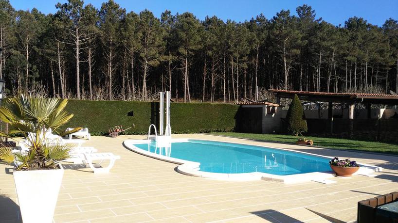 Imagen de la piscina del Hotel Cabañas De Lires. Foto 9