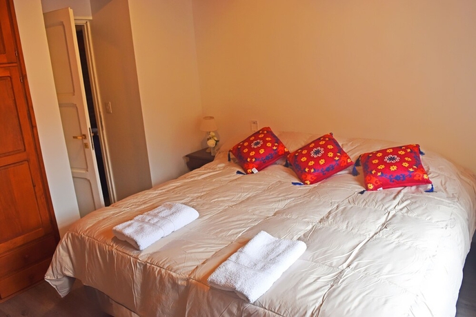 Imagen de la habitación del Hotel Caba&ntilde;as Del Lacar. Foto 11