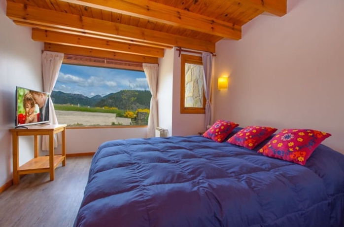 Imagen de la habitación del Hotel Caba&ntilde;as Del Lacar. Foto 12