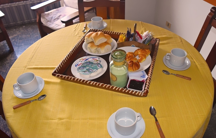 Imagen de la habitación del Hotel Caba&ntilde;as Del Lacar. Foto 15