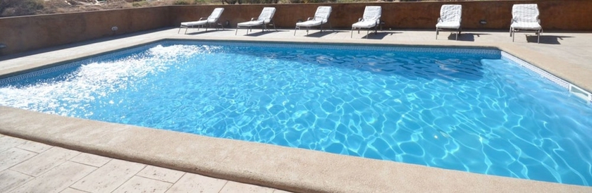Imagen de la piscina del Hotel Caba&ntilde;as Don Sebastian. Foto 15