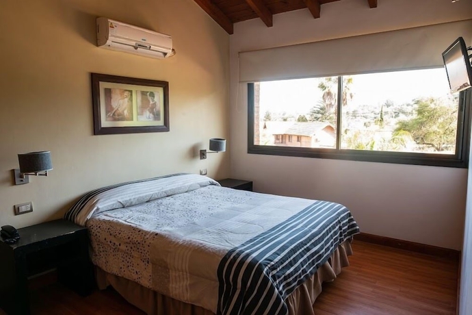 Imagen de la habitación del Hotel Caba&ntilde;as El Eden Spa. Foto 6
