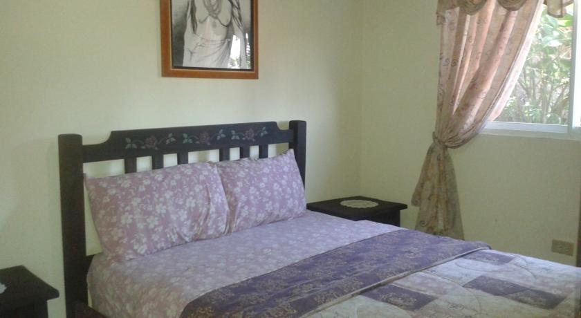 Imagen de la habitación del Hotel Caba&ntilde;as El Parador. Foto 2