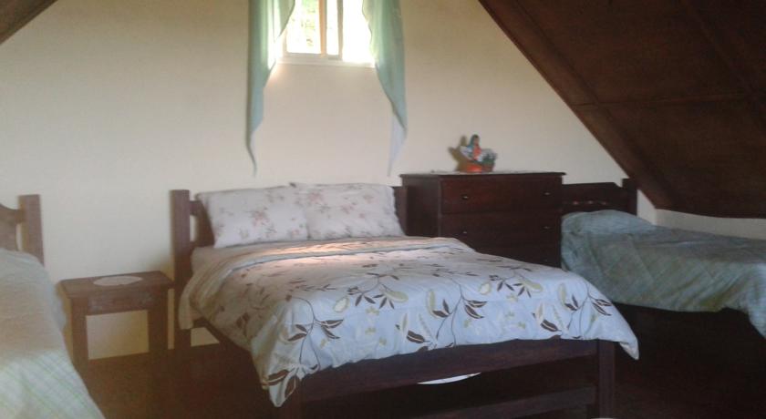 Imagen de la habitación del Hotel Caba&ntilde;as El Parador. Foto 4
