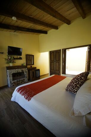 Imagen general del Hotel Caba&ntilde;as La Cascada. Foto 2