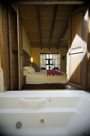 Imagen de la habitación del Hotel Caba&ntilde;as La Cascada. Foto 16