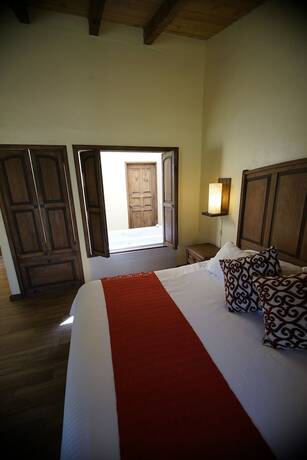 Imagen general del Hotel Caba&ntilde;as La Cascada. Foto 5