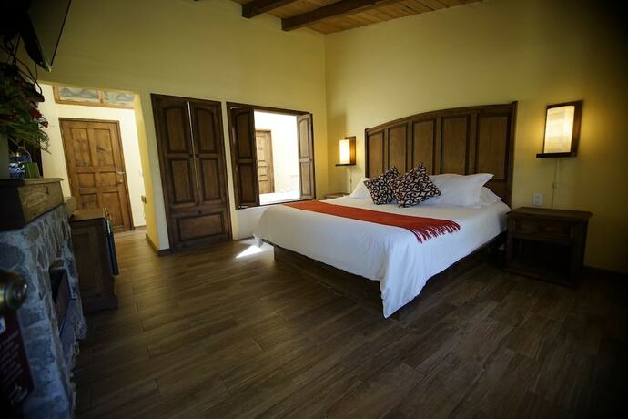 Imagen general del Hotel Caba&ntilde;as La Cascada. Foto 6