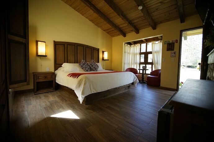 Imagen general del Hotel Caba&ntilde;as La Cascada. Foto 8