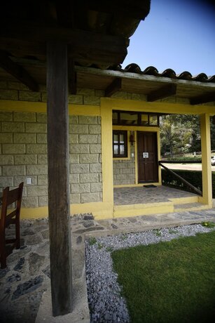 Imagen de la habitación del Hotel Caba&ntilde;as La Cascada. Foto 20