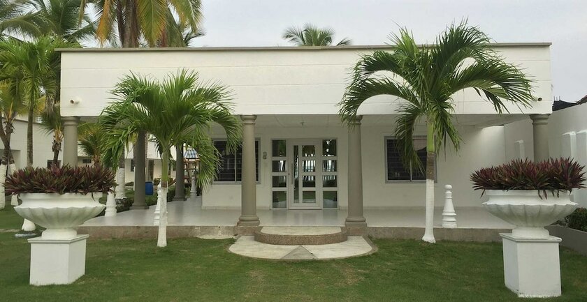 Imagen de la habitación del Hotel Caba&ntilde;as La Fragata. Foto 17