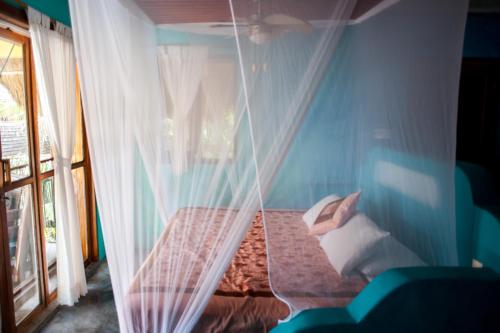 Imagen de la habitación del Hotel Caba&ntilde;as La Luna. Foto 10