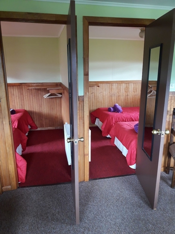 Imagen de la habitación del Hotel Caba&ntilde;as Lago Tyndall. Foto 6