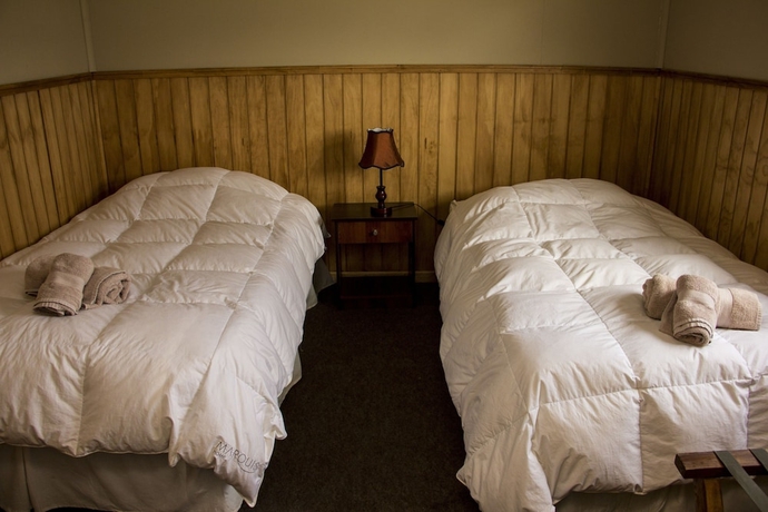 Imagen de la habitación del Hotel Caba&ntilde;as Lago Tyndall. Foto 8
