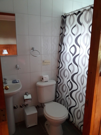 Imagen de la habitación del Hotel Caba&ntilde;as Lago Tyndall. Foto 15