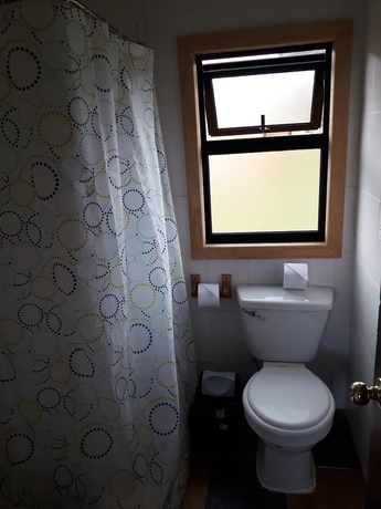 Imagen de la habitación del Hotel Caba&ntilde;as Lago Tyndall. Foto 16