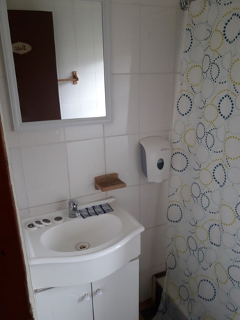 Imagen de la habitación del Hotel Caba&ntilde;as Lago Tyndall. Foto 17