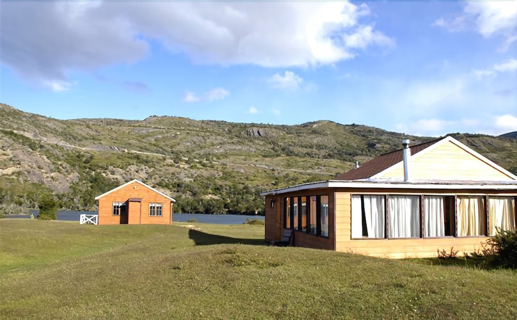 Imagen de los exteriores del Hotel Caba&ntilde;as Lago Tyndall. Foto 18