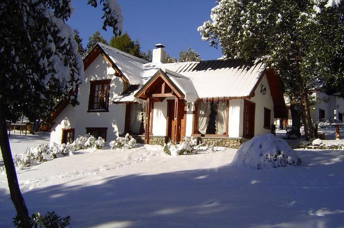 Imagen de los exteriores del Hotel Caba&ntilde;as Lancuyen Villa De Monta&ntilde;a. Foto 6