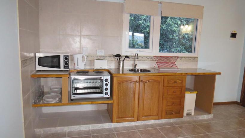 Imagen de los interiores del Hotel Caba&ntilde;as Lancuyen Villa De Monta&ntilde;a. Foto 8