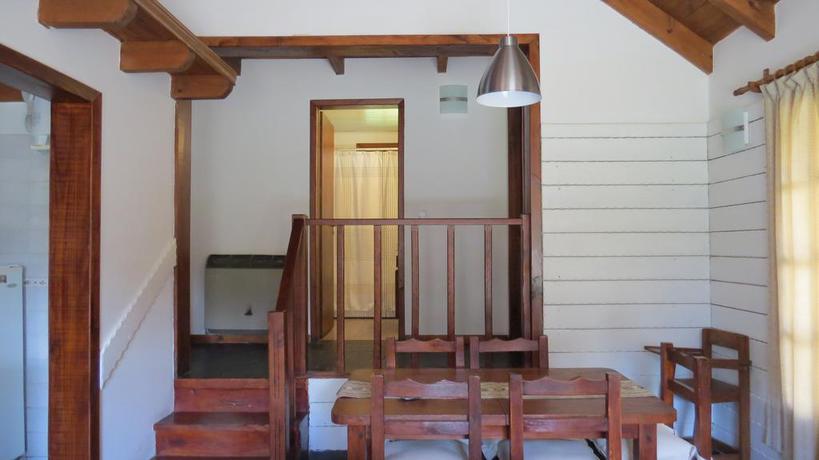 Imagen de los interiores del Hotel Caba&ntilde;as Lancuyen Villa De Monta&ntilde;a. Foto 10