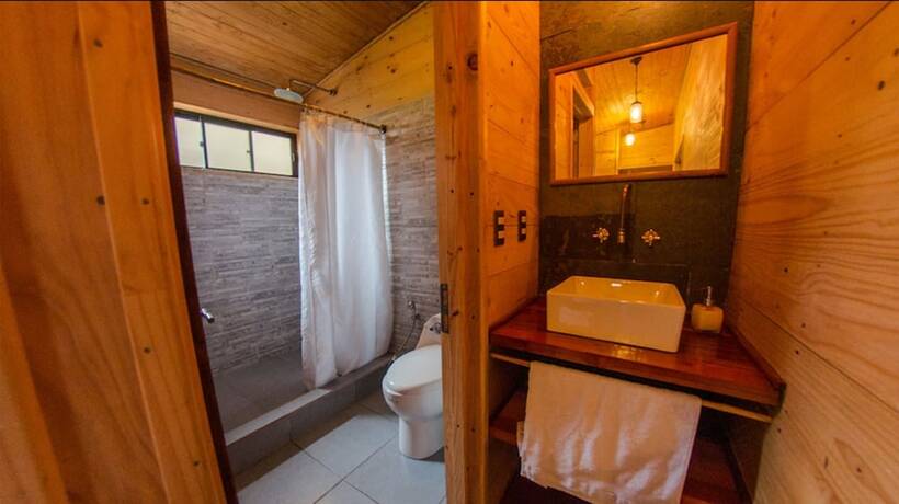 Imagen de la habitación del Hotel Caba&ntilde;as Loica. Foto 7