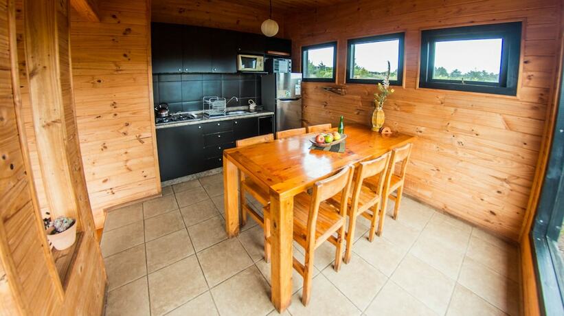 Imagen de la habitación del Hotel Caba&ntilde;as Loica. Foto 15